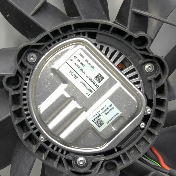Begagnad Dodge fläktkåpa OEM 68268606AC image 6