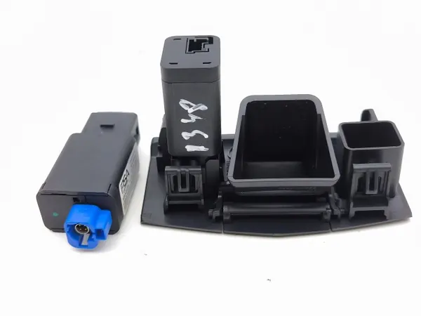Tomada USB Peugeot 308 OEM 98483947V 2022 image 5