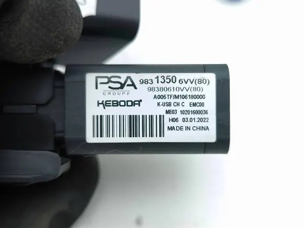 Tomada USB Peugeot 308 OEM 98483947V 2022 image 6