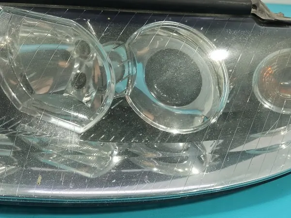 Faros izquierdo Audi A4 B6 00-04 image 3