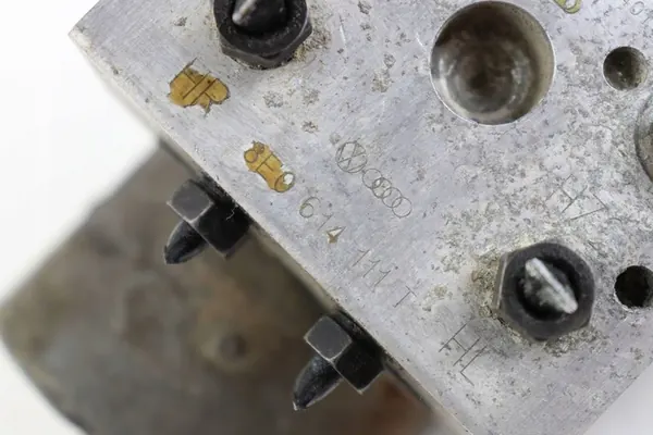 Audi ABS-pomp 8E0614111T image 5