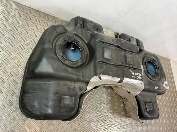 Jeep Grand Cherokee WL Polttoainesäiliö OEM 68159140AF image 9