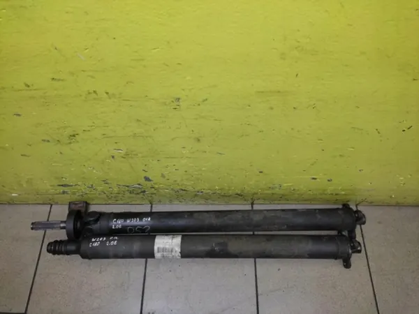 Mercedes W203 2.0 Aandrijfas OEM 034906 image 2