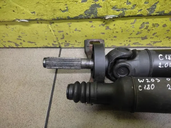 Mercedes W203 2.0 Aandrijfas OEM 034906 image 3
