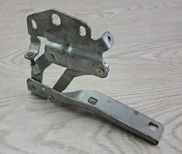 Bisagra de capó izquierda VW Passat B7 image 3