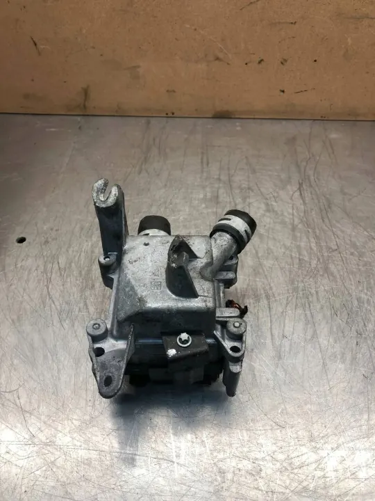Mercedes-Benz Kühlmittelheizer OEM A6111500204 image 2