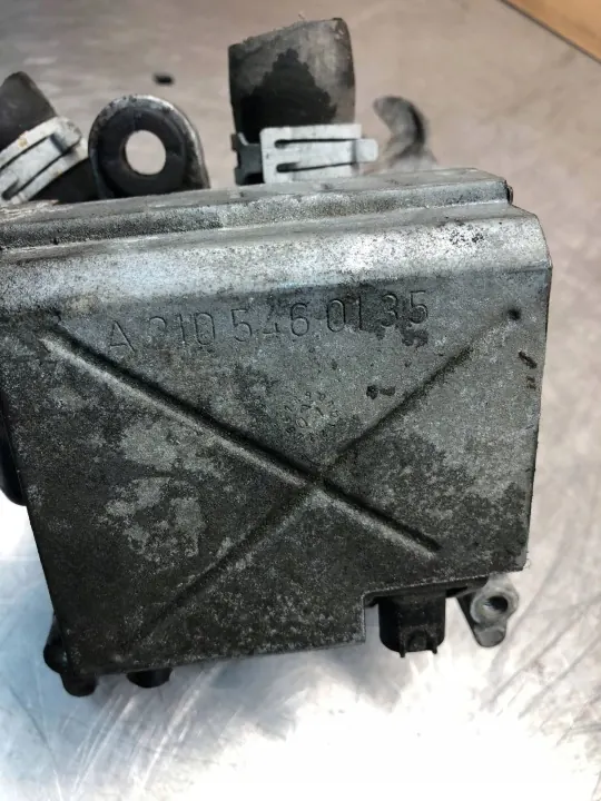 Mercedes-Benz Kühlmittelheizer OEM A6111500204 image 5