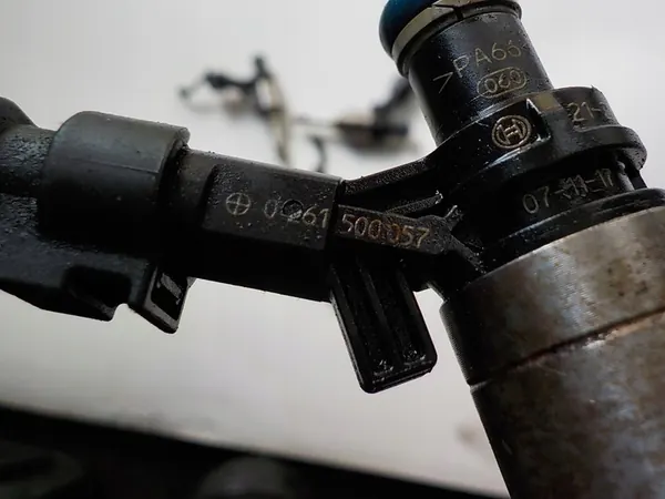 Iniettore AUDI A4 B8 1.8 TFSI 0261500057 06H906036F image 3