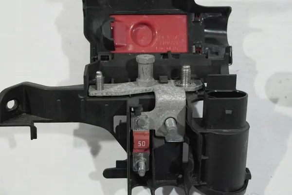 AUDI A4 B9 Terminal de Fusível de Distribuição 8W0941823F image 3