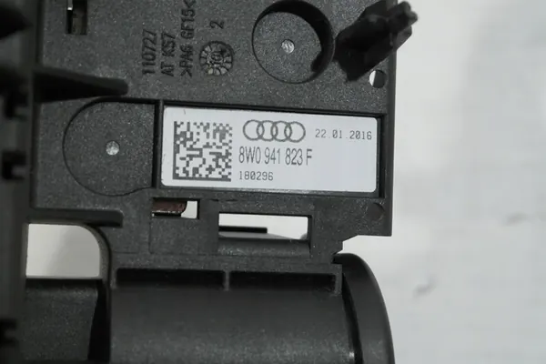 AUDI A4 B9 Terminal de Fusível de Distribuição 8W0941823F image 4