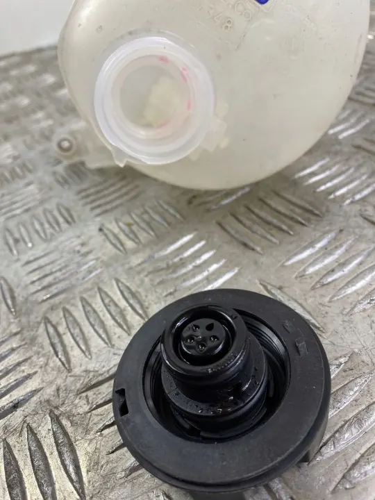 Jeep Compass Niveaubehälter OEM FOB27033 image 3