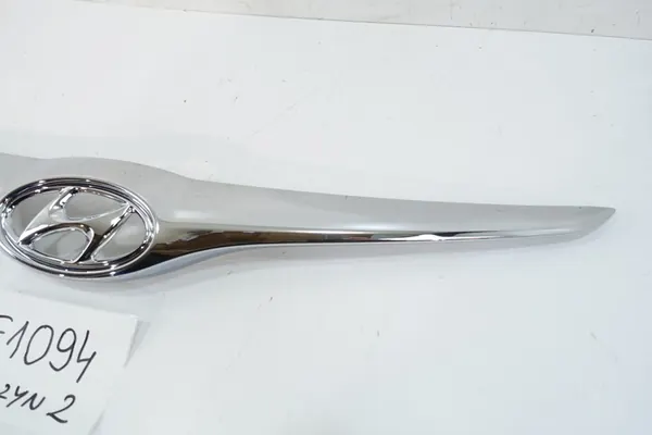 HYUNDAI I30 I LIFT 2010-2013 Grille Trim 86352-2R500 OEM image 3