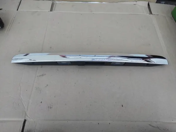 OEM A2467400000 Moldura Trasera Cromada con Cámara image 2