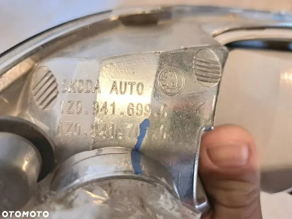 Farol de Neblina Skoda Octavia Mk2 Esquerdo OE 1Z0941699C image 2