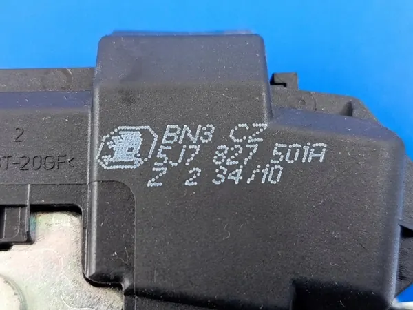 BAKLUCKA LÅS SKODA FABIA II LIFT 5J7827501A image 4