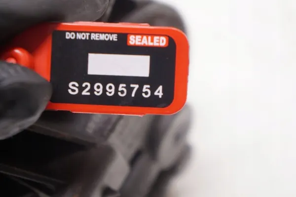 Volvo S60 I V70 II S80 I XC90 I 2.4 Polttoainesuodattimen Kotelo 8616848 image 5