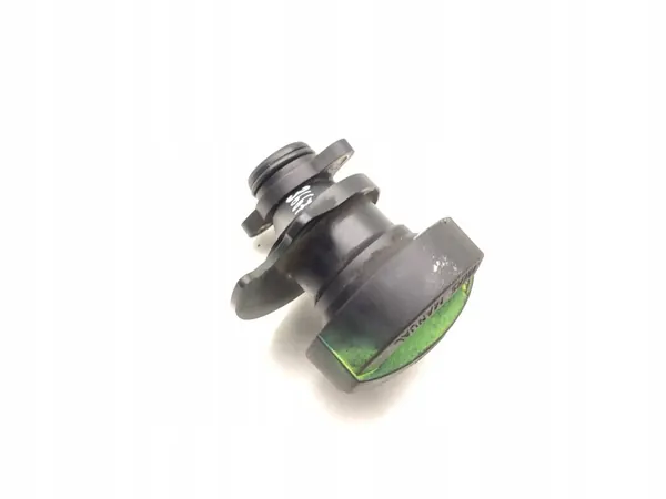 Tapa de llenado aceite Volvo V70 OEM 31330189 image 4
