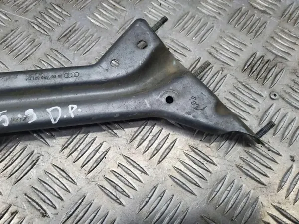 Support de garde-boue avant droit Audi Q5 SQ5 2009 OEM 8R0821138 image 3