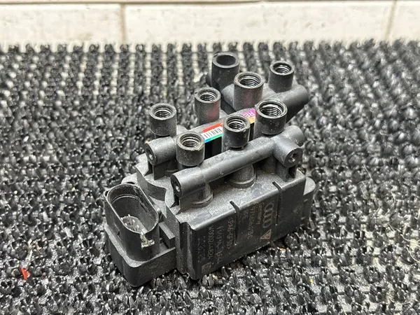 Module de suspension pneumatique Porsche Taycan 9J1 2022 image 2