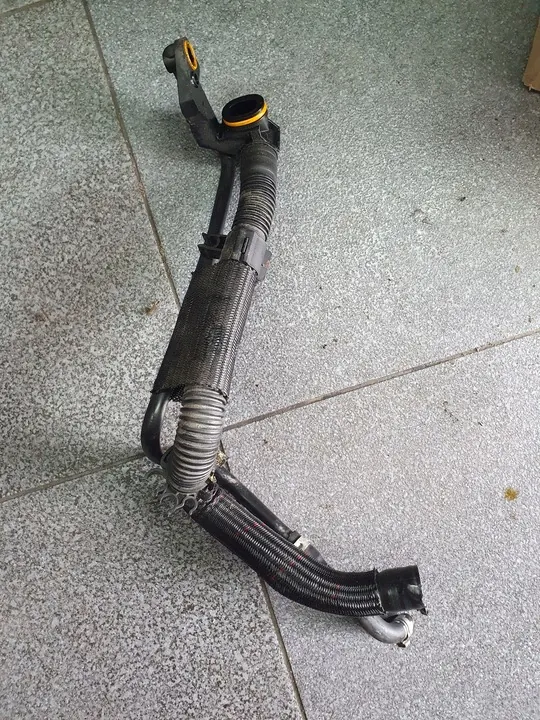 Belüftungsschlauch Audi 06L103213AD image 3