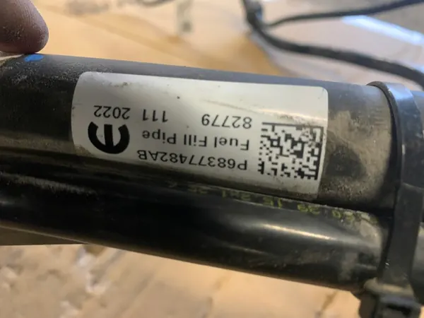 Fuel Filler Carbon Filter Jeep Grand Cherokee WL image 3