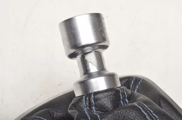 Pommeau de levier FORD OEM 311576 pour Fiesta MK8 ST image 3