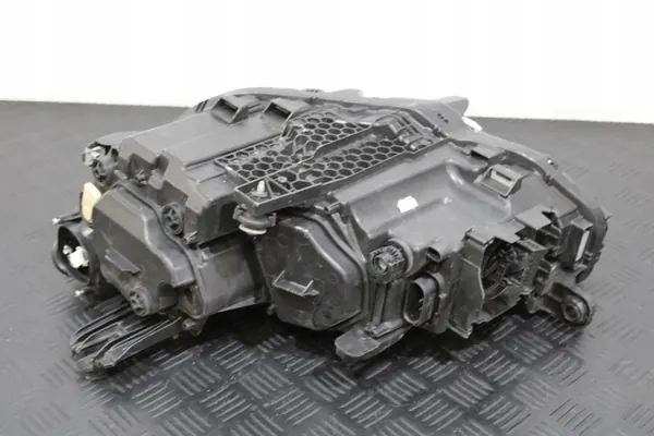 Oikea etuvalaisin VW Passat B8 3G1941114D image 4