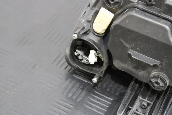 Oikea etuvalaisin VW Passat B8 3G1941114D image 5