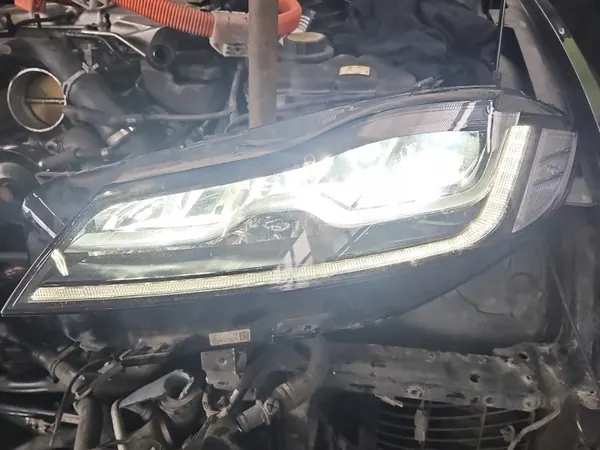 Farol esquerdo Jaguar XF II X260 OEM GX63-13W030-LF image 2