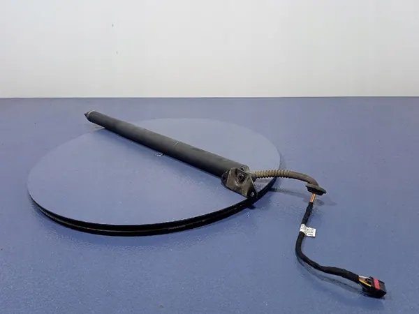 VW Passat B8 Kombi Baklucka Ställdämpare 3G9827851B image 3