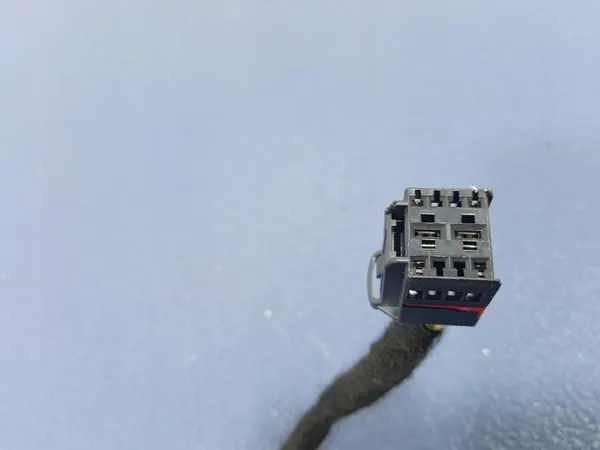 VW Passat B8 Kombi Baklucka Ställdämpare 3G9827851B image 4