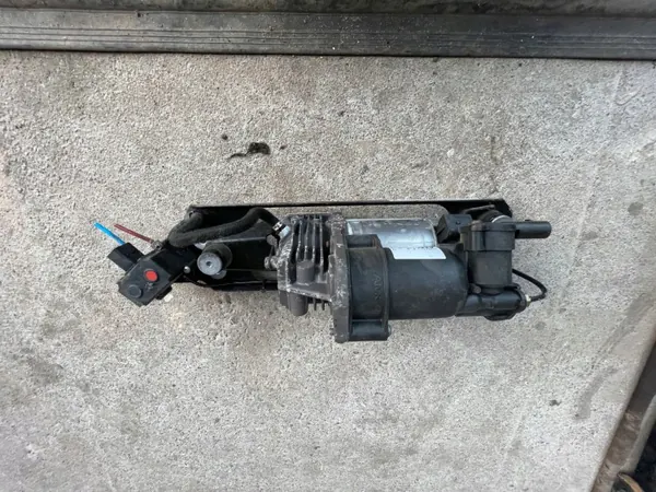 BMW E60/E61 Jousituspumppu OEM 6789937 2020 image 2