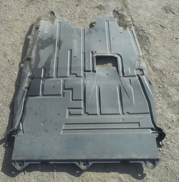 Placa de cubierta motor Renault OEM 758900001R - Usado image 2