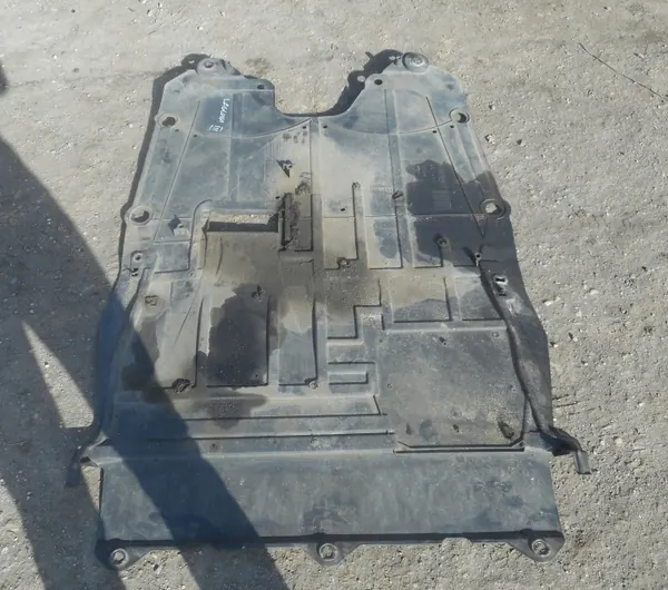 Placa de cubierta motor Renault OEM 758900001R - Usado image 3