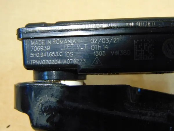 Grade LED DRL Esquerda Volkswagen Golf VIII 8 image 3