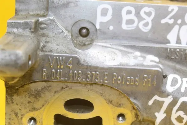 Sylinterikansi OEM 04L103373E VW Passat B8 2.0 TDI image 3