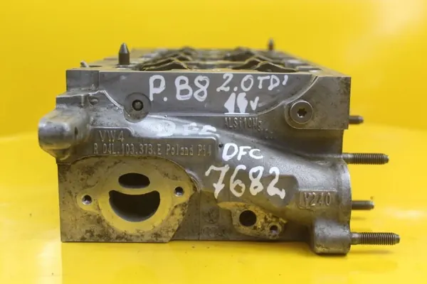 Sylinterikansi OEM 04L103373E VW Passat B8 2.0 TDI image 8