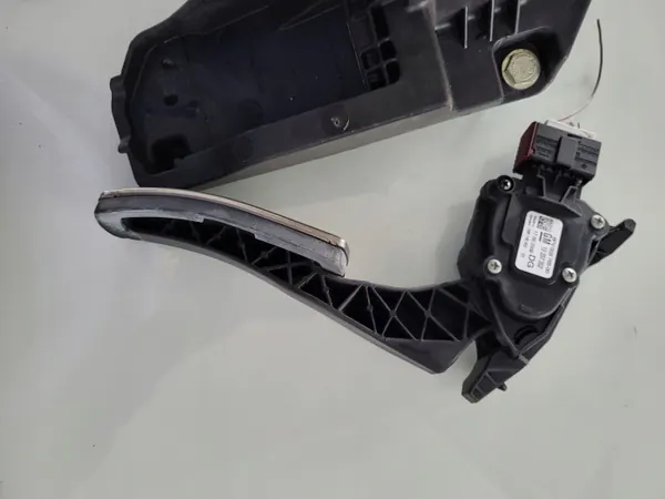 Pedales OEM 13272909 para Opel Insignia A 2.0 cdti image 5