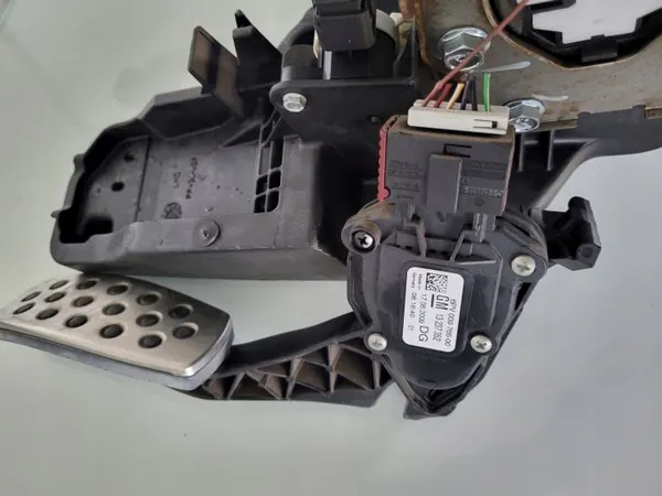 Pedales OEM 13272909 para Opel Insignia A 2.0 cdti image 7