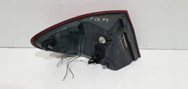 BMW F10 Luz LED Trasera Derecha en Guardabarros OEM 7203230 image 2