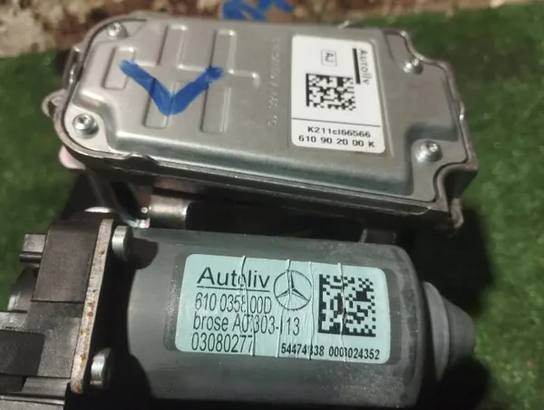 Turvavyö vasen etu OEM 615416500 Mercedes image 4