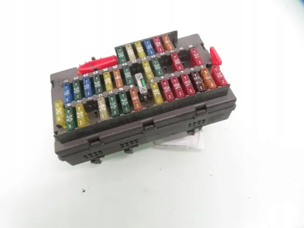 Sulakekotelo OEM 9636264180 Peugeot 306 Lift 1.6 8V:lle image 4