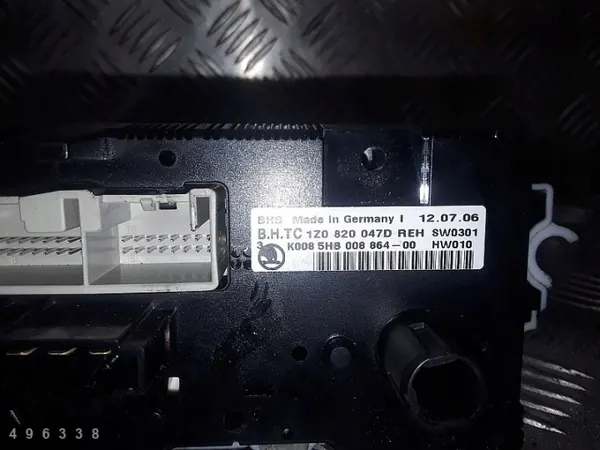 Skoda Octavia ilmastointiohjain OEM 1Z0820047D image 3