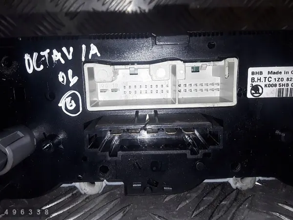 Skoda Octavia ilmastointiohjain OEM 1Z0820047D image 4
