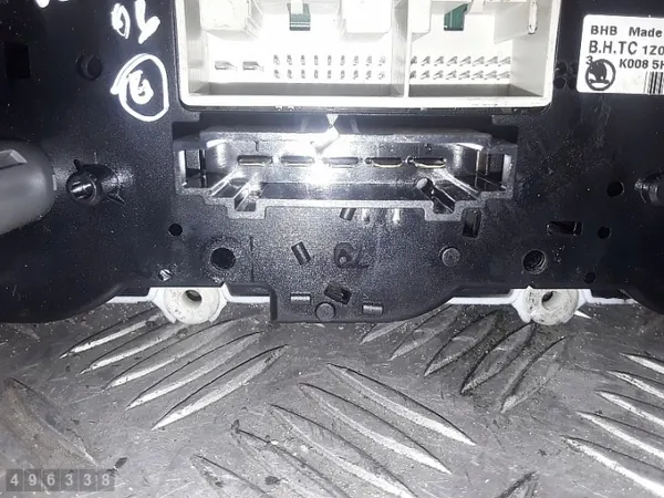 Skoda Octavia ilmastointiohjain OEM 1Z0820047D image 5