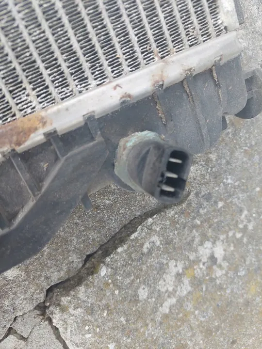 Radiador de Agua Audi A4 B5 2.4 2.6 2.8 Automático OEM image 2