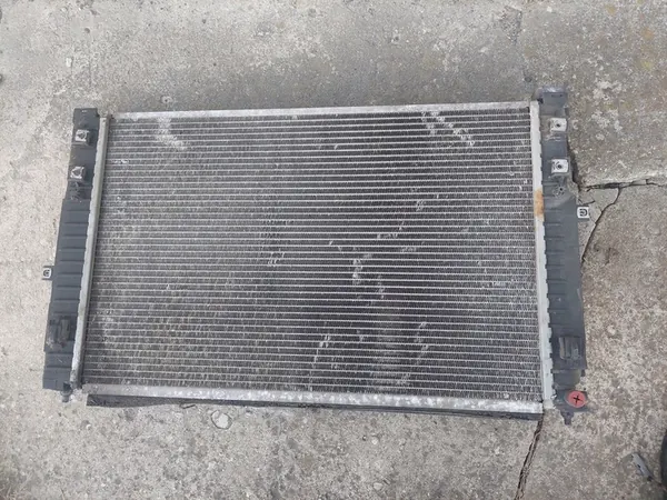 Radiador de Agua Audi A4 B5 2.4 2.6 2.8 Automático OEM image 3