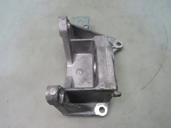 LEAF II ZE1 21R Halfshaft Support Bracket 201213A072 image 2