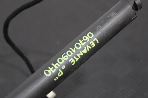 Höger baklucka gasdämpare 06701090470 Maserati Levante M161 image 2