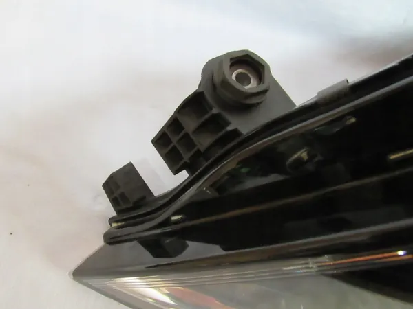 Farol esquerdo Skoda Octavia III 5E1 Lift Full LED image 7